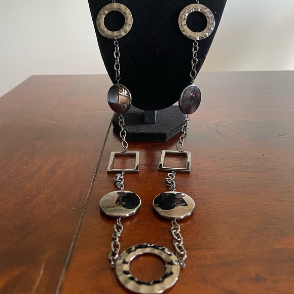 Gunmetal black long necklace 21 inch drop geometric form stations lobster clasp - Picture 3 of 3